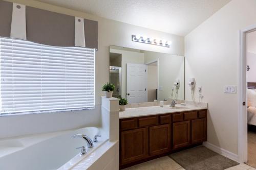 Kissimmee Villa Sleeps 8 Pool Air Con Wifi