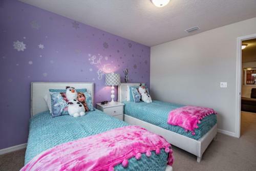 Menton Loop Villa Westside 7591e