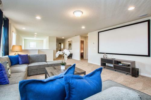 Windsor At Westside-6 Bedrooms House W/pool-3722ww