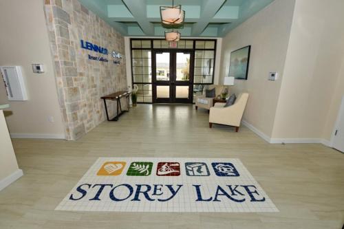 Luxury 5 Bedrooms Villa At Storey Lake