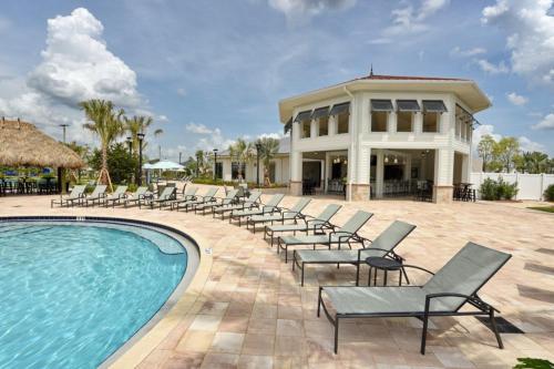 Luxury 5 Bedrooms Villa At Storey Lake