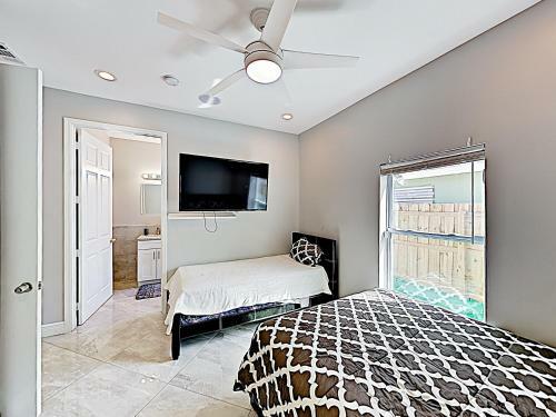 New Listing! Sumptuous Retreat Near Beach With Pool Home