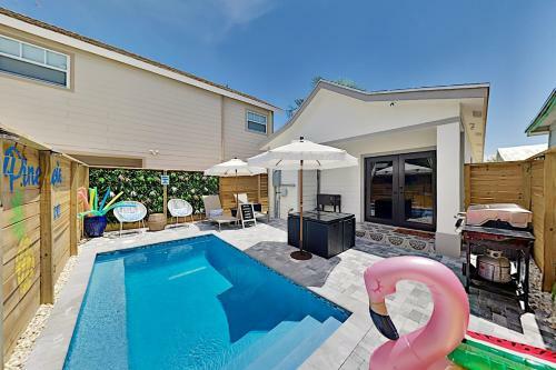 Pineapple Cove - Designer All-suite With Heated Pool Home