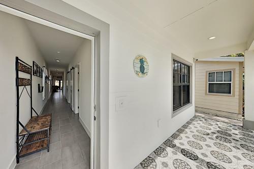 Pineapple Cove - Designer All-suite With Heated Pool Home