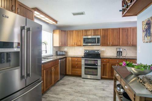 Chardonnay Day 4bed 3bath With Dockage Private Pool And Cabana Club Access