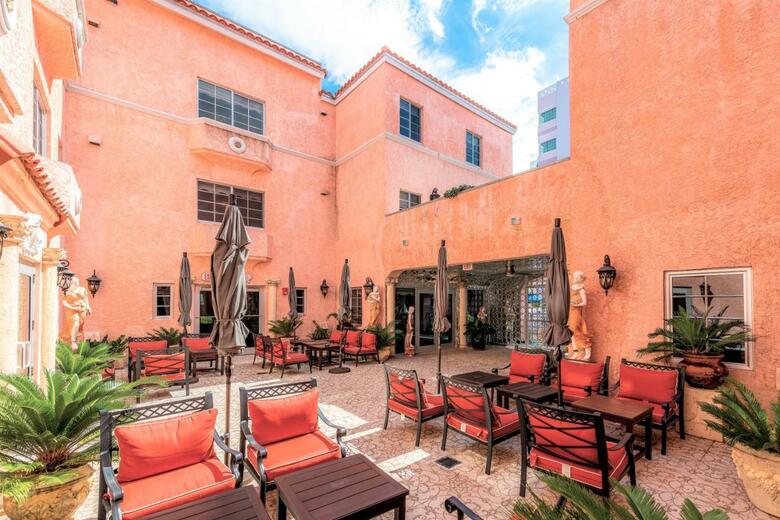 Hotel Secret Garden Miami Beach