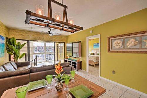 Apartamento Relaxing Waterfront 2-story Retreat With Pool Access