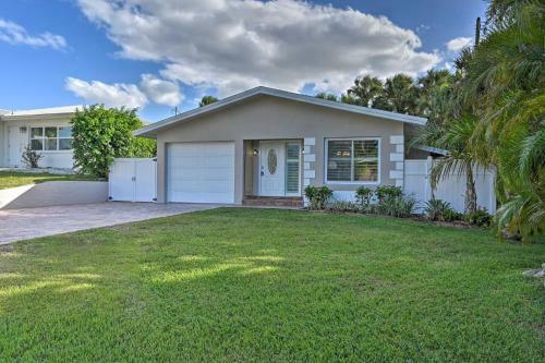 Quiet Naples Cottage With Patio Less Than 1 Mi To Beach