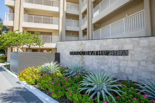 Apartamento 302 Errol By The Sea 2bdrm 2bath Ocean Front Condo