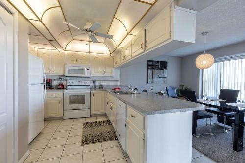 Apartamento 302 Errol By The Sea 2bdrm 2bath Ocean Front Condo