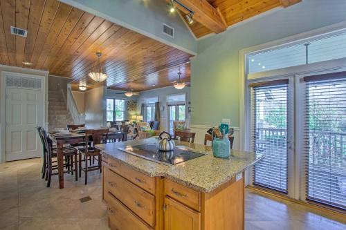 Quaint Family Retreat With Bbq, Steps To Beach!