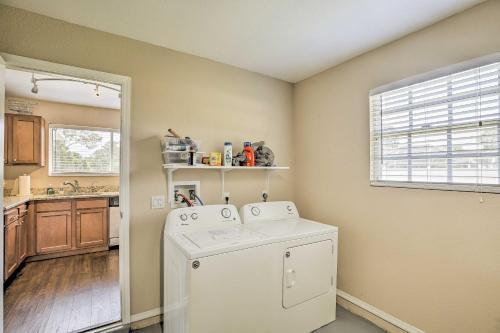 North Port Gem Near Beaches, Golf, And Shops!