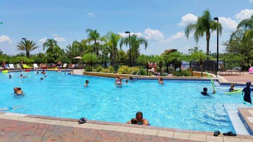 Lakefront Oasis