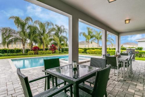 9 Bedroom Vacation Home With Pool (1818)
