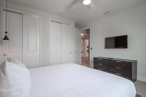Encore Resort 8 Bedroom Vacation Home With Pool (2104)