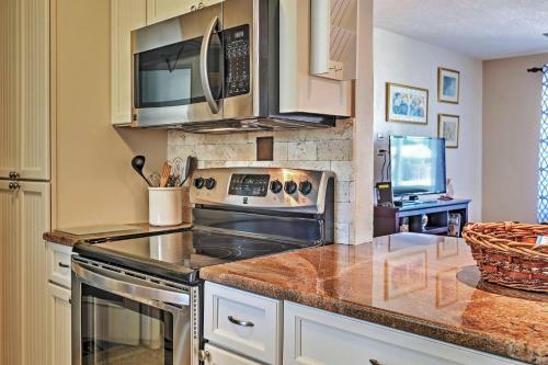 Ormond Beach Bungalow With Patio And Quiet Setting!