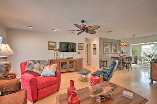 Single-story Home Walk To Beach, Pier, River