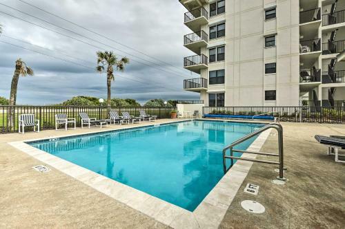 Apartamento Coastal Condo With Patio Swim, Golf And Explore!