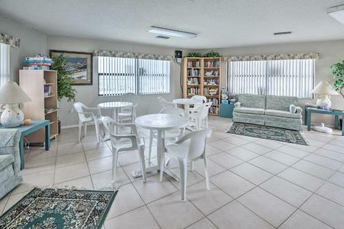 Apartamento Coastal Condo With Patio Swim, Golf And Explore!