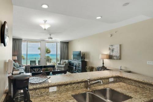0205 - 2b/2 Bath With Bunks - Gulf Front Balcony - Living Room Faces The Gulf