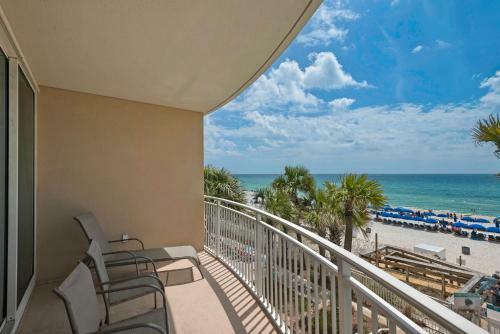 0205 - 2b/2 Bath With Bunks - Gulf Front Balcony - Living Room Faces The Gulf