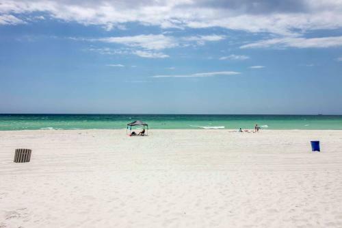 Apartamento Cozy Pcb Condo With Balcony - Walk To The Beach!