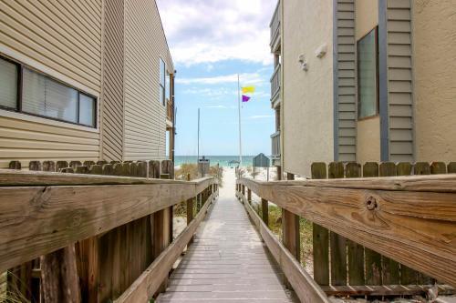 Apartamento Cozy Pcb Condo With Balcony - Walk To The Beach!