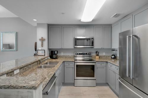 0406 1b/2 Bath With Bonus Room. Renovated April 2018!