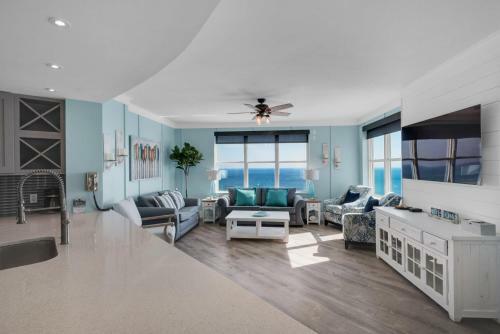 1901 - 3 Bedroom 3 Bath. Fully Renovated! Free Beach Chairs!
