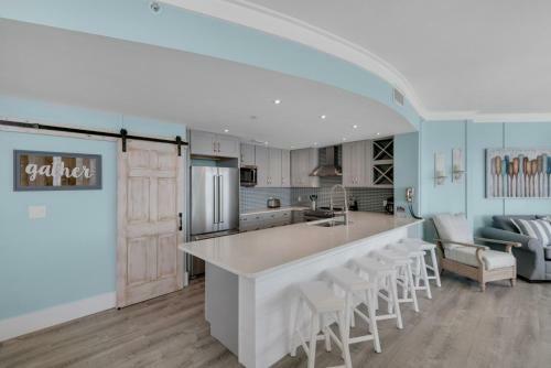 1901 - 3 Bedroom 3 Bath. Fully Renovated! Free Beach Chairs!