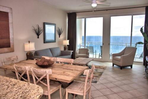 2305 - 2b/2 Bath With Bunks - Gulf Front Balcony - Living Room Faces The Gulf