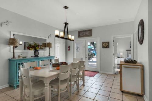 Tickled Turtle Beach House (3/2)