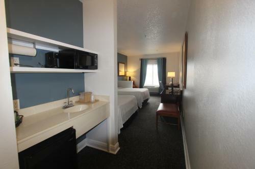 Hotel Pensacola, Formerly Luxury Suites