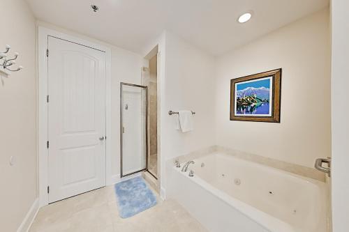 Apartamento Stunning All-suite Getaway With Pool, Private Beach Condo
