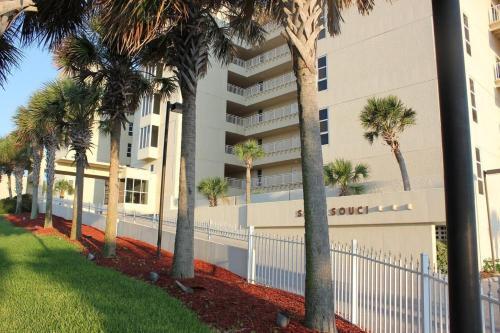 Newly Renovate Beachfront Beauty By Gulf Life