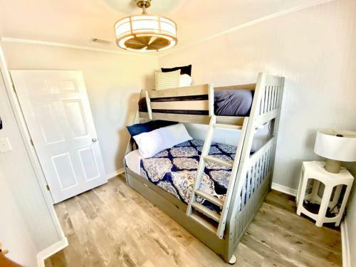 Newly Renovated 4 Br Pensacola Beach House