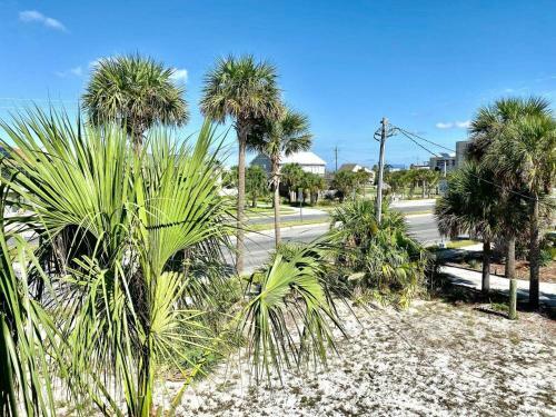 Newly Renovated 4 Br Pensacola Beach House