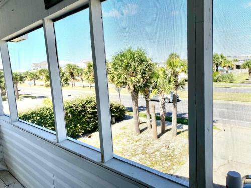 Newly Renovated 4 Br Pensacola Beach House