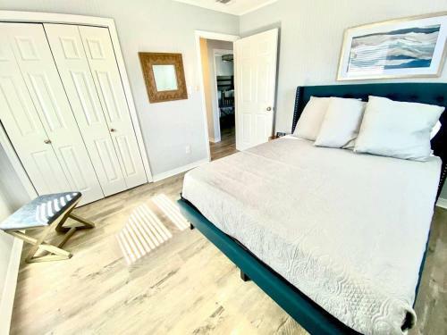 Newly Renovated 4 Br Pensacola Beach House