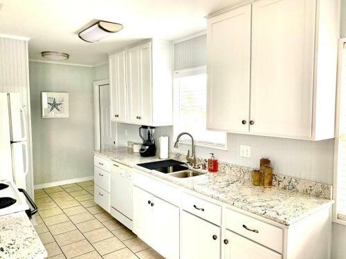 Newly Renovated 4 Br Pensacola Beach House