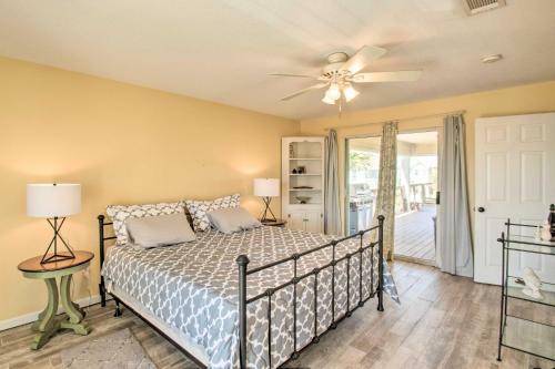 Expansive Retreat With Pool 2 Blocks To Beach!