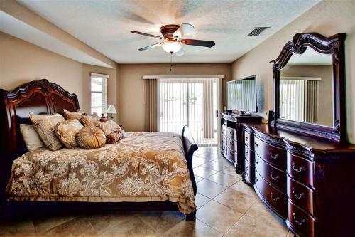 Port Charlotte Home With Views, Heated Pool And Spa!