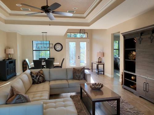 Villa Stunning Brand New 3 Bed Home, Fabulous Pool Overlooking River,