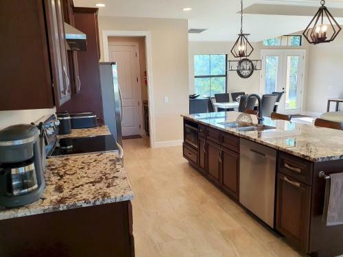 Villa Stunning Brand New 3 Bed Home, Fabulous Pool Overlooking River,