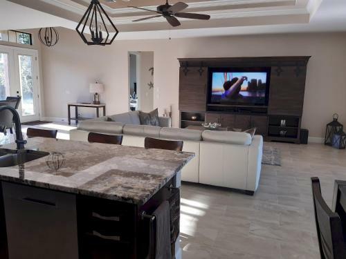 Villa Stunning Brand New 3 Bed Home, Fabulous Pool Overlooking River,