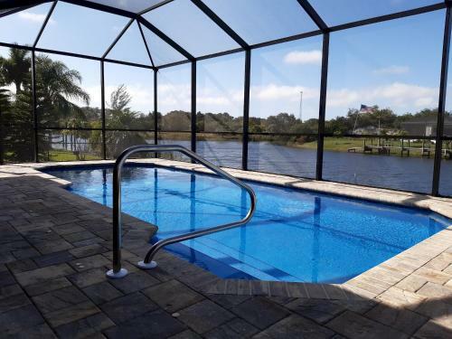 Villa Stunning Brand New 3 Bed Home, Fabulous Pool Overlooking River,