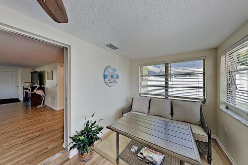 Canal-front Coastal Home ? Boat Dock & 2 Kayaks! Home