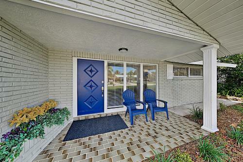 Canal-front Coastal Home ? Boat Dock & 2 Kayaks! Home