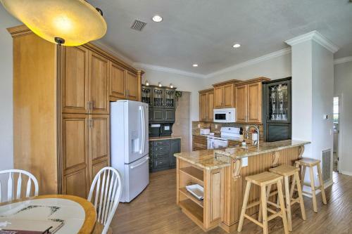 Bright And Sunny Riverview Oasis With Pool And Pond