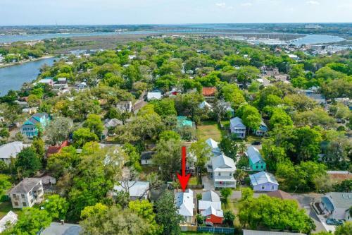 Haven Tiny House - Pool, Walk To Downtown